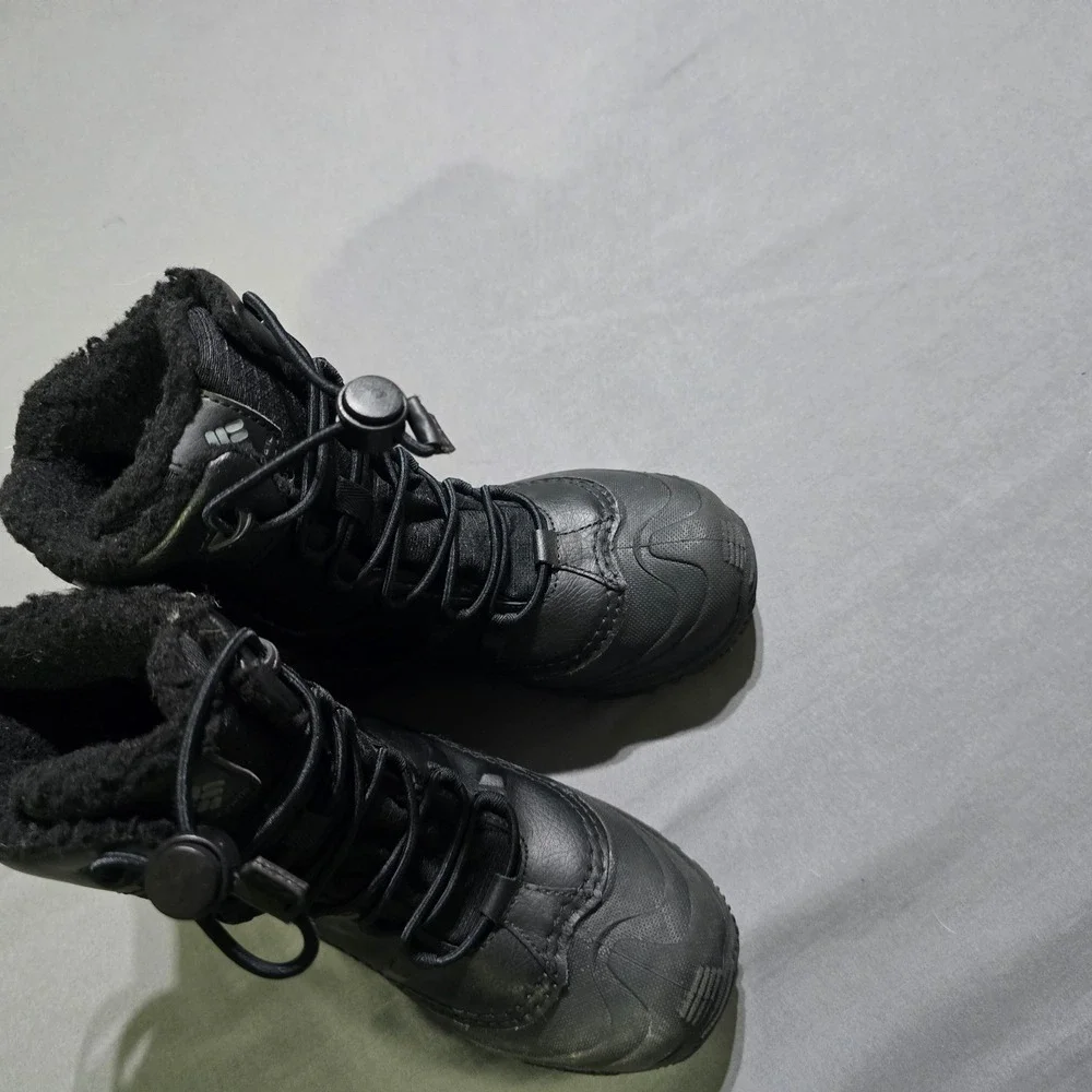 Columbia Bugaboot Winter Boots Kids Size 2 Black Waterproof Insulated BY4430-010